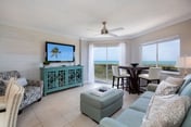 Lux Suite Open Ocean Views with 2 Balconies, Pool & Bar