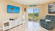 Lush Views from Cozy Top Floor - Ocean Pointe 1415