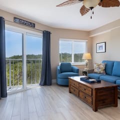 2 BR End Suite, Pool, Beach & Bar, vast views
