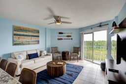Deja Blue Oceanfront Condo- 2 Lanais, Pool + Beach