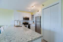 Bright & Sunny Suite w/ Magnificent Ocean Views