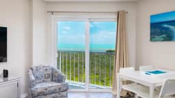 Perfect Location+Beautiful Ocean Views+Pool & Bar