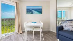 Perfect Location+Beautiful Ocean Views+Pool & Bar
