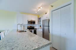 Bright & Sunny Suite w/ Magnificent Ocean Views - Image 3