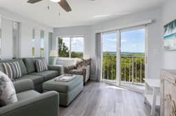 Swaying Palms Spacious Suite [Ocean Pointe 3201] - Image 2