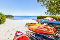 Keezy Dream House+Beach, Pool & Kayaks at Anglers - Image 2