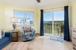 Relax & Recharge at our Charming Oceanfront Condo - Image 4