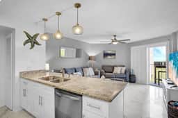 Sunshine and Sandbars Waterfront Condo - Image 5