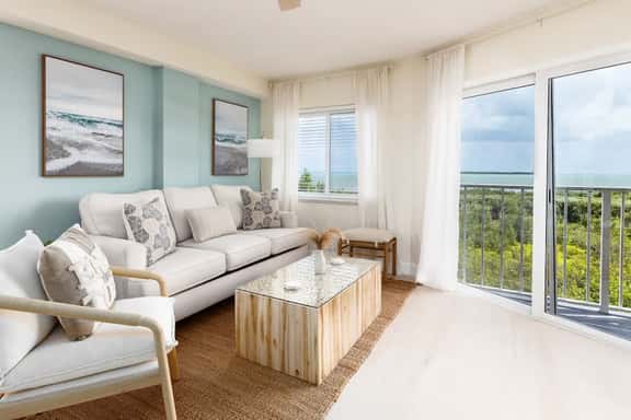Unbeatable Views from Lux Oceanfront End Suite - Image 1