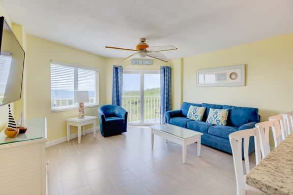 Bright, Sunny Suite with Magnificent Ocean Views - Image 1