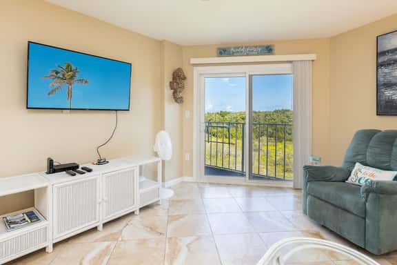 Lush Views from Cozy Top Floor - Ocean Pointe 1415 - Image 1