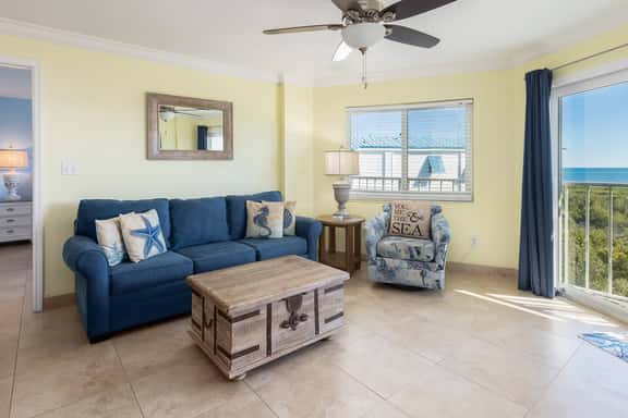 Relax & Recharge at our Charming Oceanfront Condo - Image 1