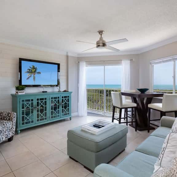 Lux Suite Open Ocean Views with 2 Balconies, Pool & Bar - Image 1