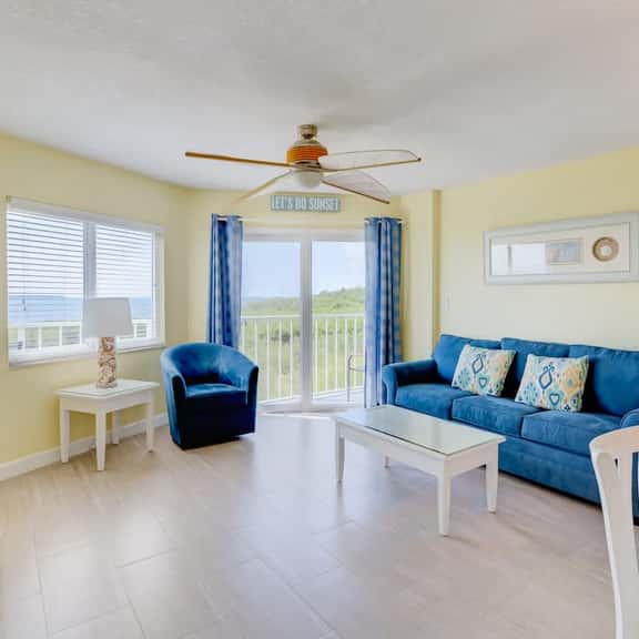Bright, Sunny Suite with Magnificent Ocean Views - Image 1