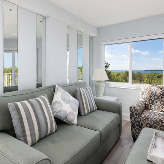 Swaying Palms Spacious Suite [Ocean Pointe 3201] - Image 1