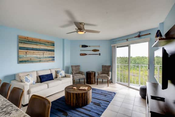 Deja Blue Oceanfront Condo- 2 Lanais, Pool + Beach