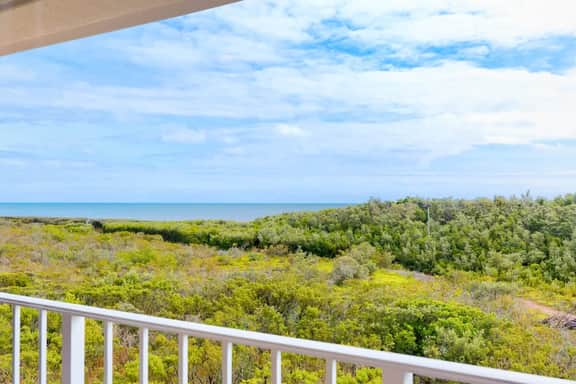 Deja Blue Oceanfront Condo- 2 Lanais, Pool + Beach