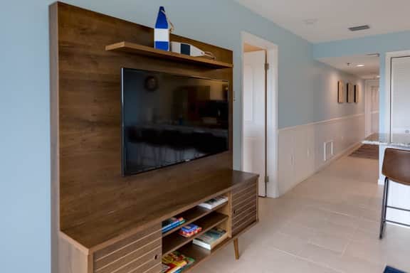 Deja Blue Oceanfront Condo- 2 Lanais, Pool + Beach
