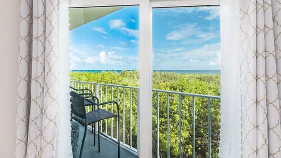 Sunbeam Dream 2BR Oceanfront Condo in Florida Keys