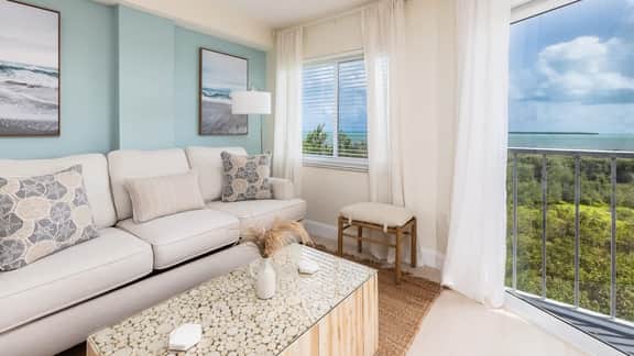 Unbeatable Views from Lux Oceanfront End Suite