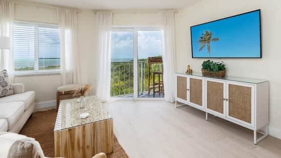 Unbeatable Views from Lux Oceanfront End Suite