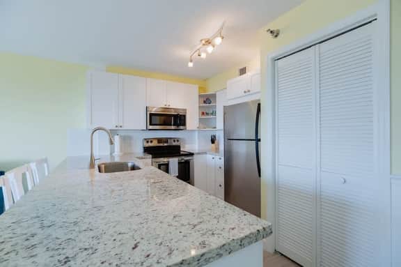 Bright & Sunny Suite w/ Magnificent Ocean Views