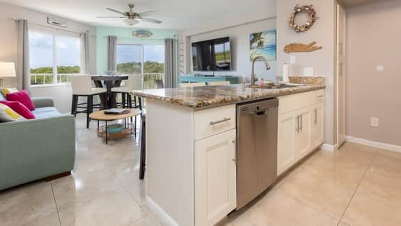 Charming & Tranquil Condo at Ocean Pointe-Sleeps 6