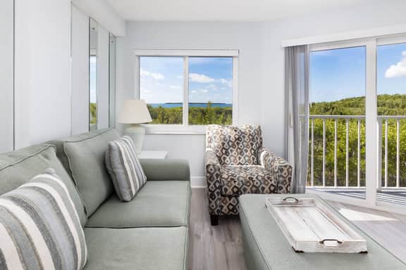 Swaying Palms Spacious Suite [Ocean Pointe 3201] - Image 4