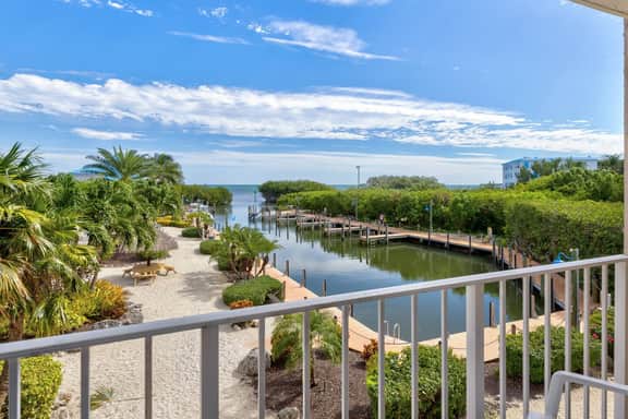 Marina & Ocean Front Suite 5202 - Image 3