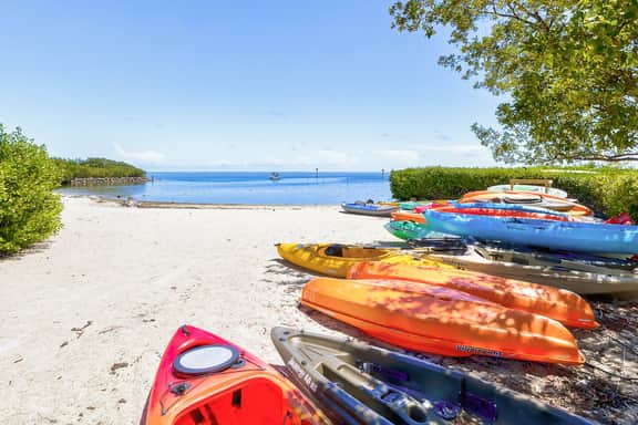 Keezy Dream House+Beach, Pool & Kayaks at Anglers - Image 2