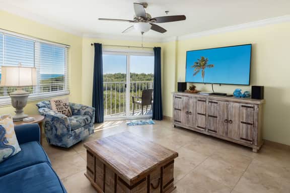 Relax & Recharge at our Charming Oceanfront Condo - Image 2