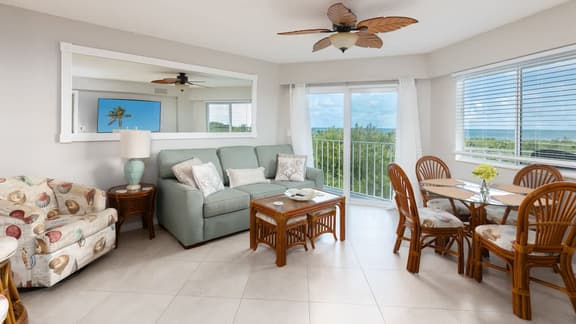 Sunbeam Dream 2BR Oceanfront Condo in Florida Keys