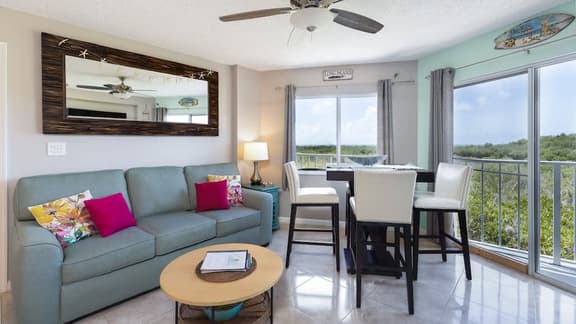 Charming & Tranquil Condo at Ocean Pointe-Sleeps 6 - Image 1